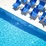 Ponz Hotel