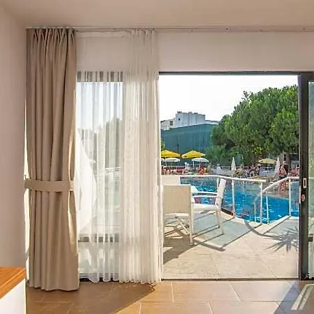 Ponz Hotel